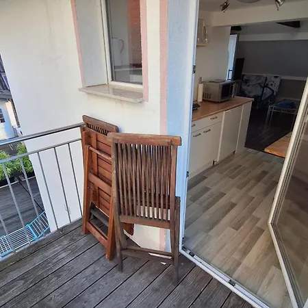 Cozy With S-bahn Connection To Frankfurt 로데르마크