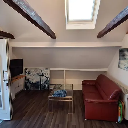 아파트 Cozy With S-bahn Connection To Frankfurt *